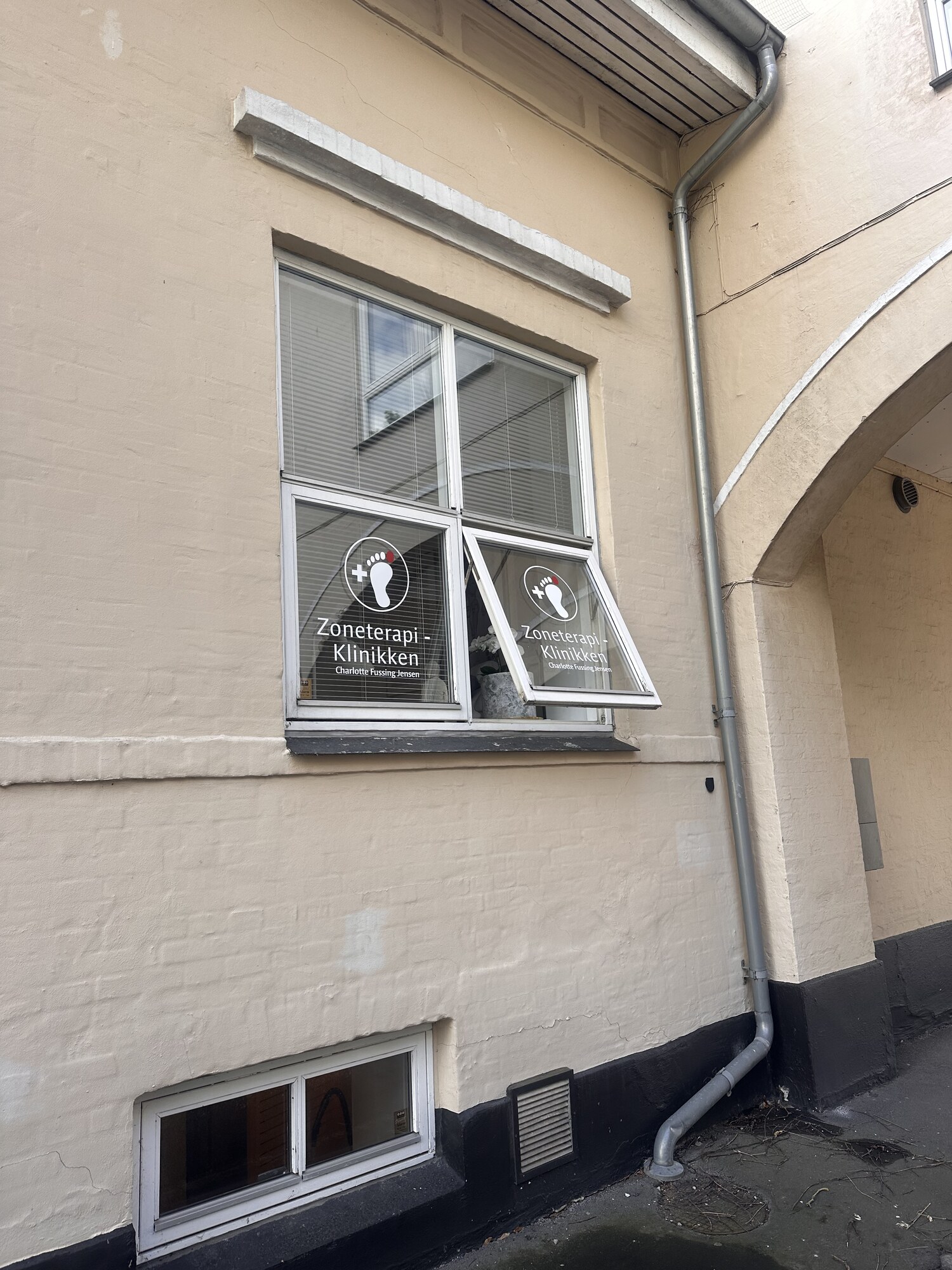 Klinikken udefra på Algade 15V i Roskilde